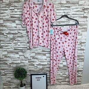 MENTALLY EXHAUSTED Lounge Maternity XL Pink Lip Print Valentine’s Pajama set
